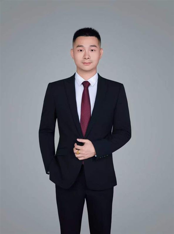 李伟龙-商务总监